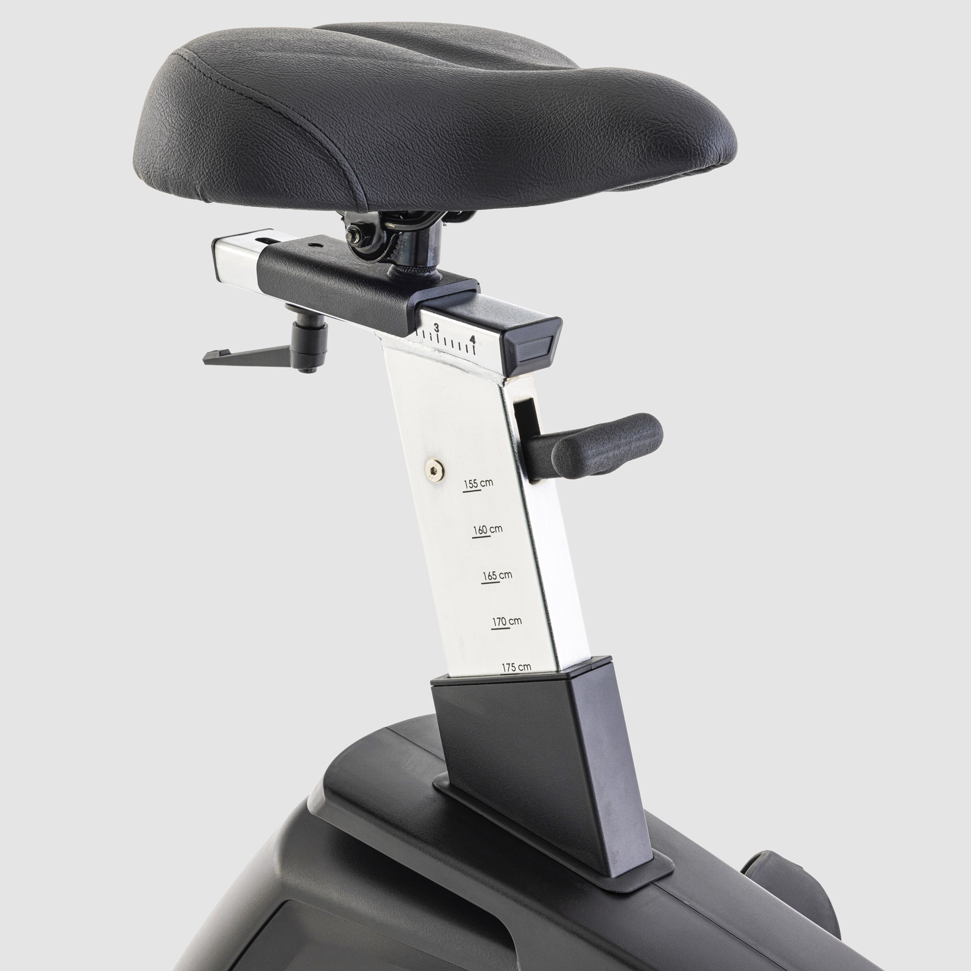 Horizontally and height-adjustable saddle for maximum seating comfort
